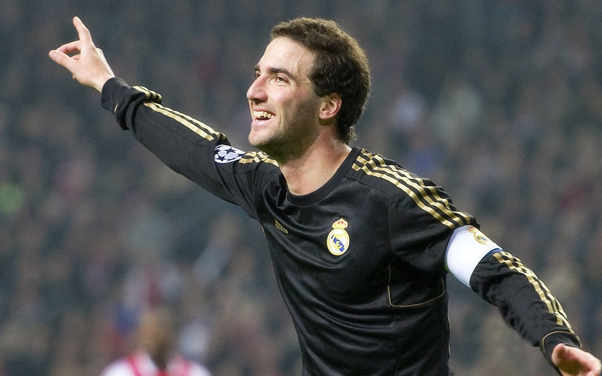 “瞬间超越：超车瞬间点燃全场热血”，瞬间超速是什么意思